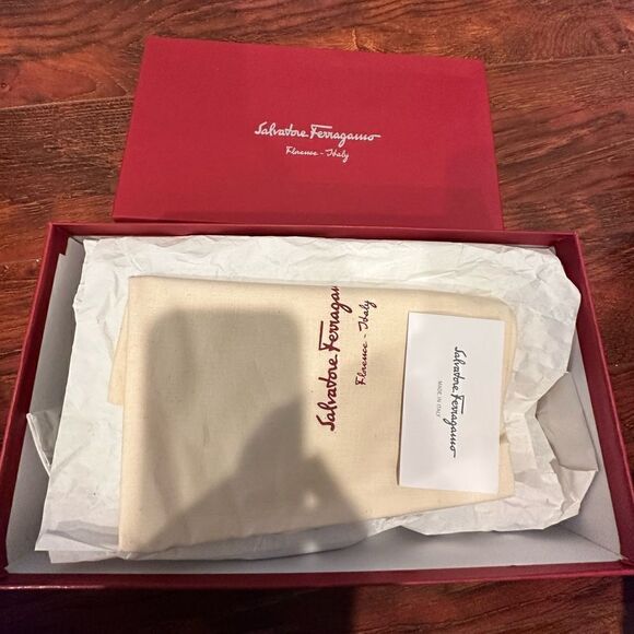 Salvatore Ferragamo strappy Leather Ankle Strap Sandals 37 (7) and 37,5 (7,5) - Picture 13 of 13